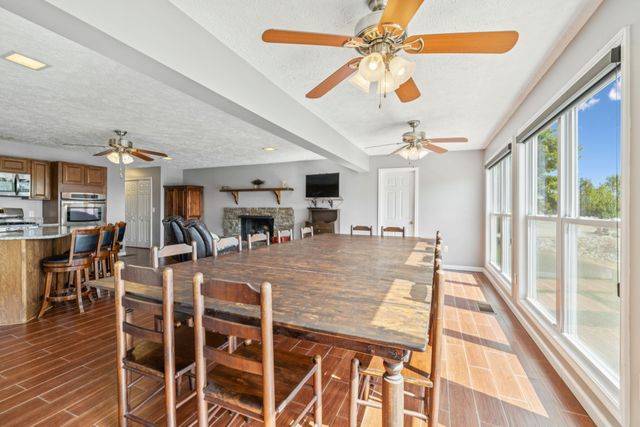824 Driftwood Dr, Lobelville, TN 37097
