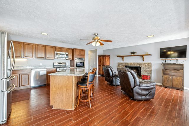 824 Driftwood Dr, Lobelville, TN 37097