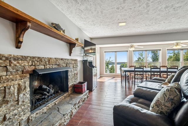 824 Driftwood Dr, Lobelville, TN 37097