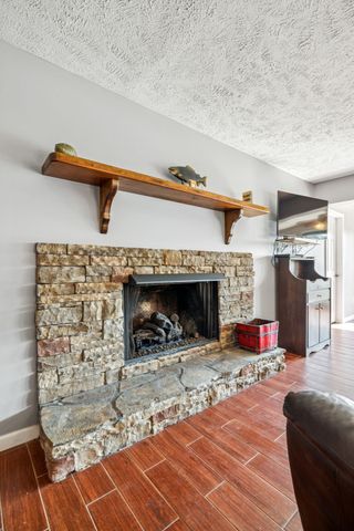 824 Driftwood Dr, Lobelville, TN 37097