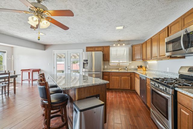 824 Driftwood Dr, Lobelville, TN 37097