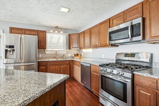 824 Driftwood Dr, Lobelville, TN 37097