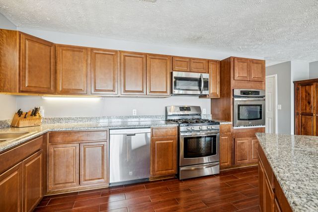 824 Driftwood Dr, Lobelville, TN 37097