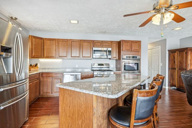 824 Driftwood Dr, Lobelville, TN 37097