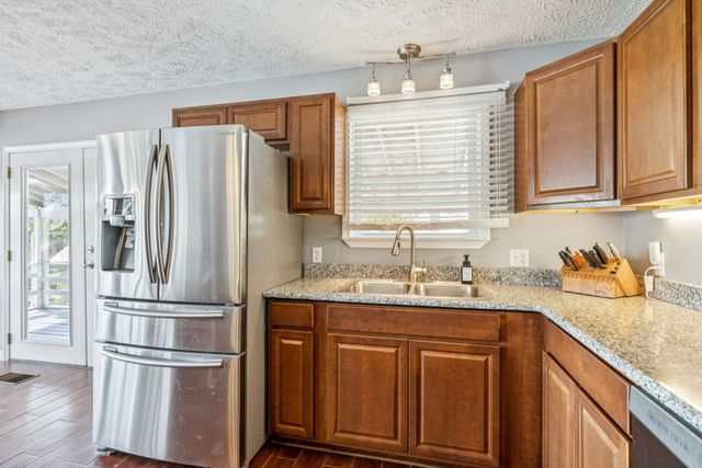 824 Driftwood Dr, Lobelville, TN 37097