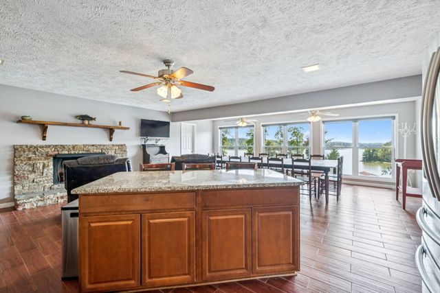 824 Driftwood Dr, Lobelville, TN 37097