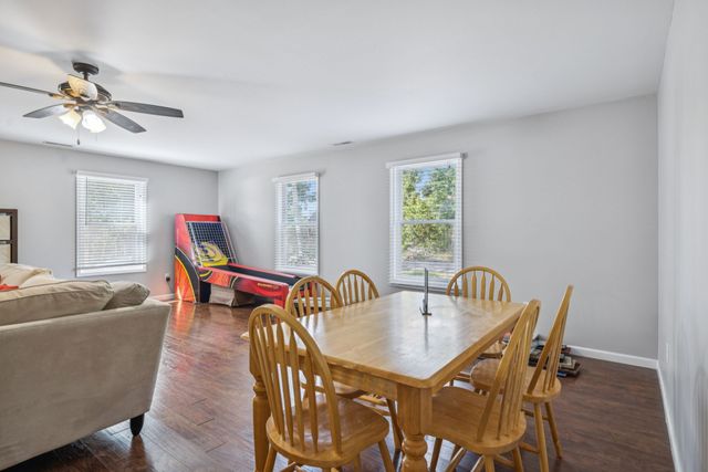 824 Driftwood Dr, Lobelville, TN 37097