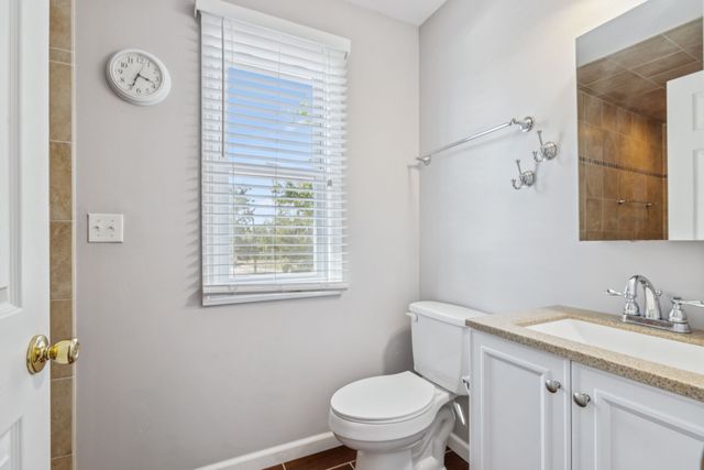 824 Driftwood Dr, Lobelville, TN 37097