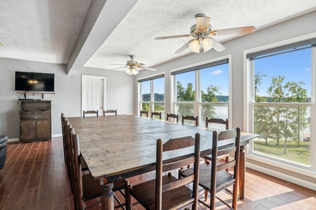 824 Driftwood Dr, Lobelville, TN 37097