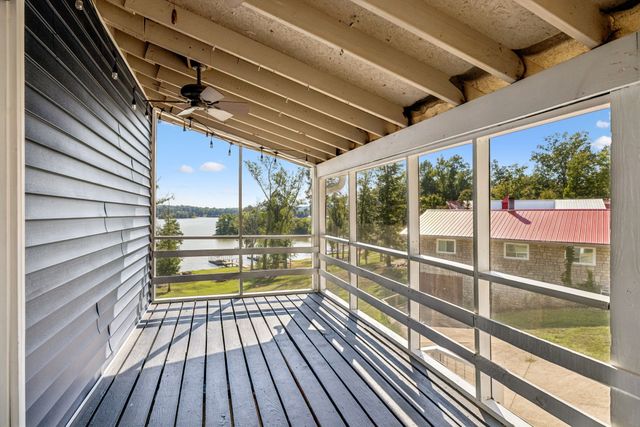 824 Driftwood Dr, Lobelville, TN 37097