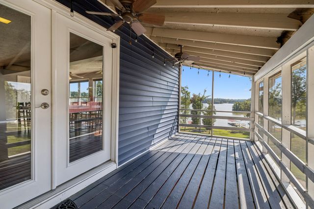 824 Driftwood Dr, Lobelville, TN 37097
