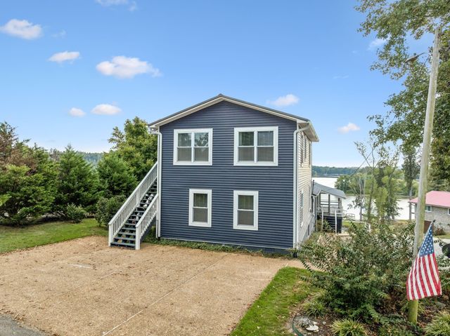 824 Driftwood Dr, Lobelville, TN 37097