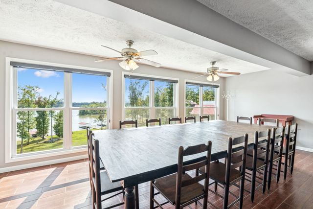824 Driftwood Dr, Lobelville, TN 37097