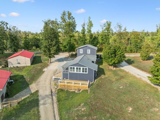 824 Driftwood Dr, Lobelville, TN 37097