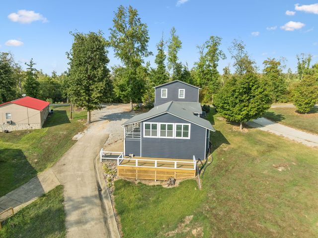 824 Driftwood Dr, Lobelville, TN 37097