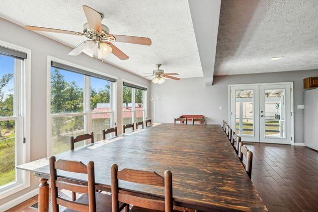824 Driftwood Dr, Lobelville, TN 37097