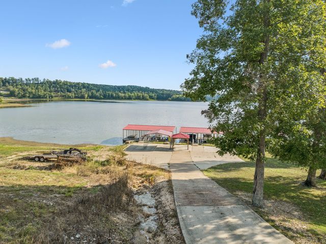 824 Driftwood Dr, Lobelville, TN 37097