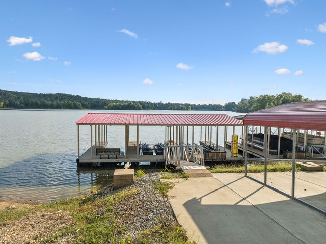 824 Driftwood Dr, Lobelville, TN 37097