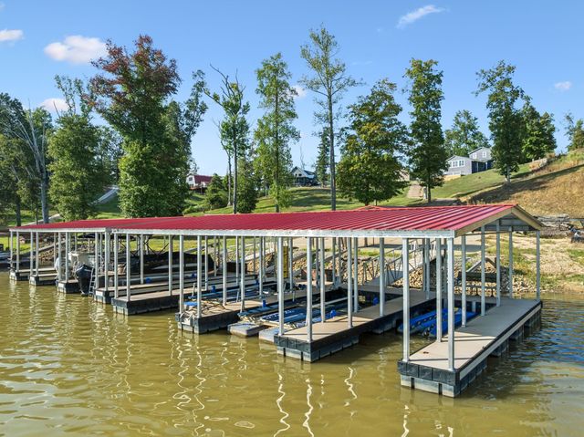 824 Driftwood Dr, Lobelville, TN 37097