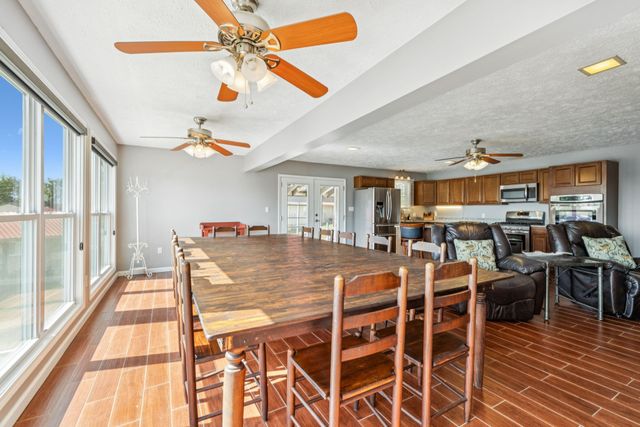 824 Driftwood Dr, Lobelville, TN 37097