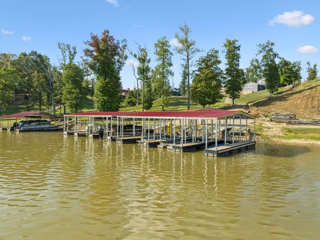 824 Driftwood Dr, Lobelville, TN 37097