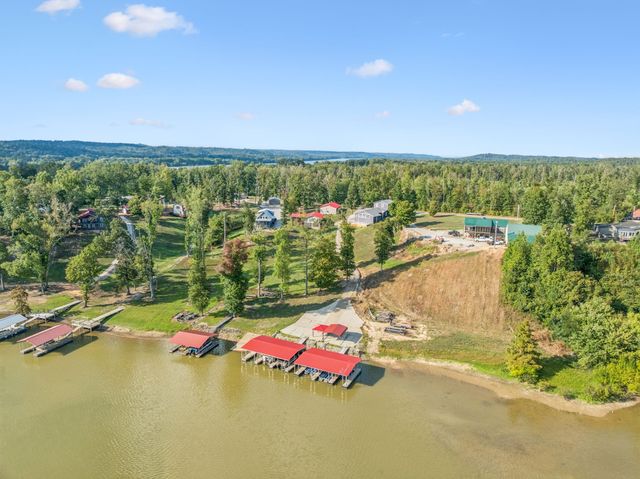 824 Driftwood Dr, Lobelville, TN 37097