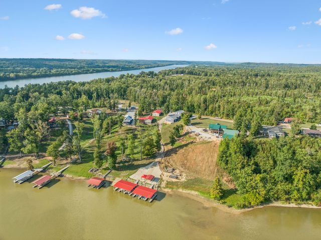 824 Driftwood Dr, Lobelville, TN 37097