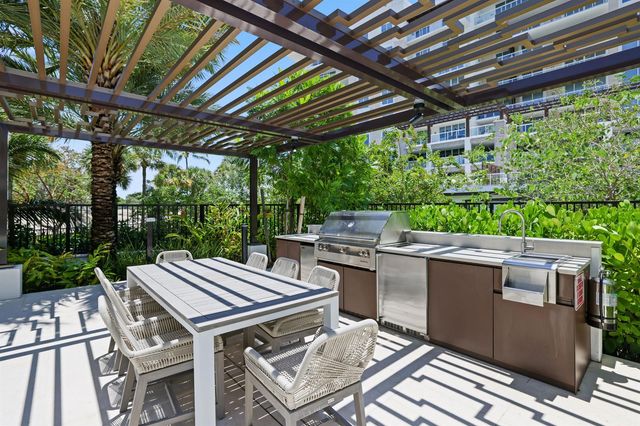 210 SE Mizner Boulevard 301, Boca Raton, FL 33432
