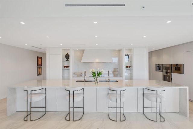 210 SE Mizner Boulevard 301, Boca Raton, FL 33432