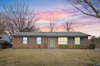 1721 Wakefield Drive NE, Huntsville, AL 35811