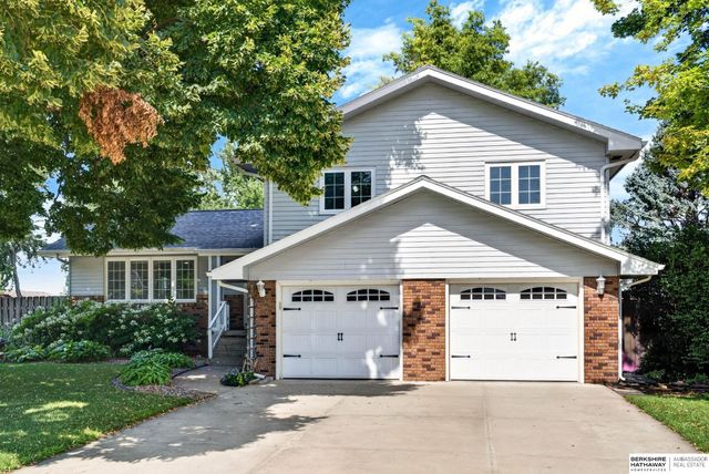 213 Barrington Drive, Gretna, NE 68028