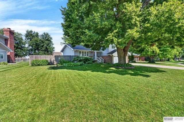 213 Barrington Drive, Gretna, NE 68028