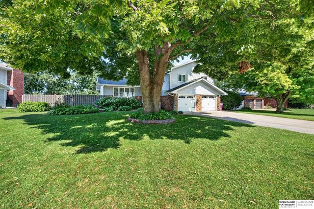 213 Barrington Drive, Gretna, NE 68028