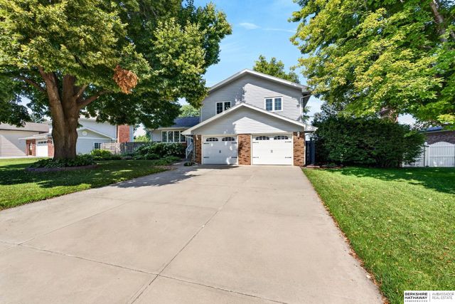 213 Barrington Drive, Gretna, NE 68028