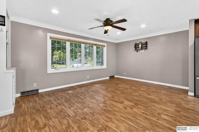 213 Barrington Drive, Gretna, NE 68028
