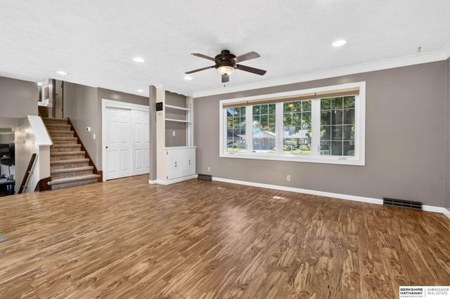 213 Barrington Drive, Gretna, NE 68028
