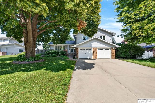 213 Barrington Drive, Gretna, NE 68028