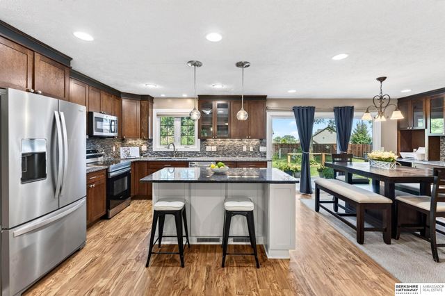 213 Barrington Drive, Gretna, NE 68028
