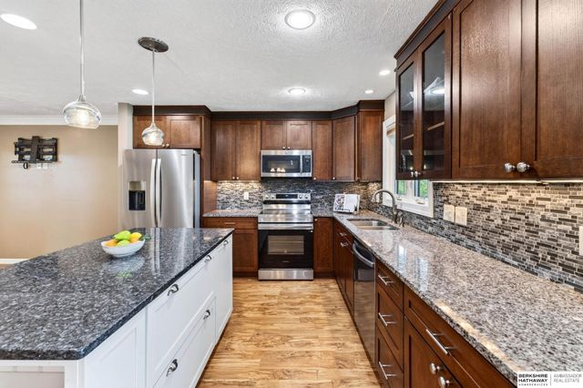 213 Barrington Drive, Gretna, NE 68028