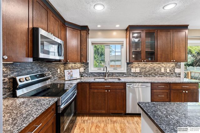 213 Barrington Drive, Gretna, NE 68028