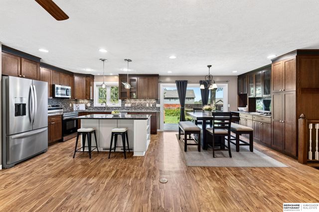 213 Barrington Drive, Gretna, NE 68028