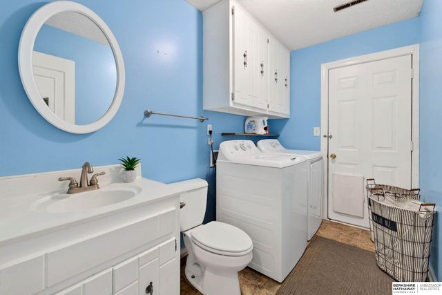 213 Barrington Drive, Gretna, NE 68028