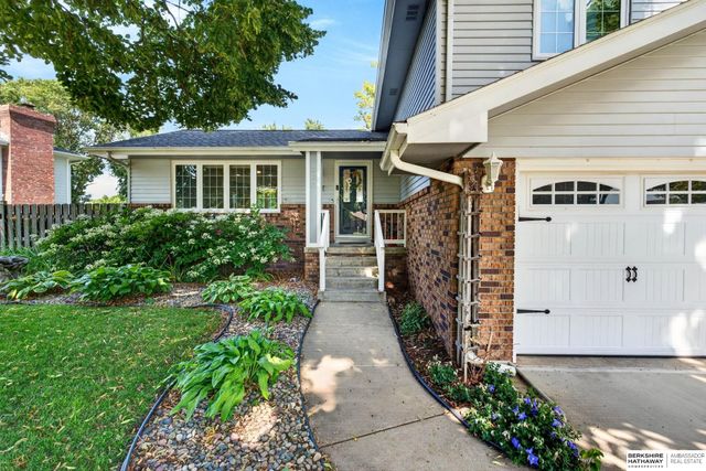 213 Barrington Drive, Gretna, NE 68028