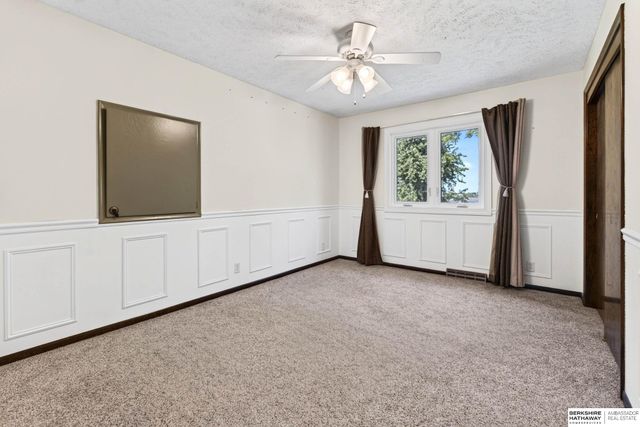 213 Barrington Drive, Gretna, NE 68028