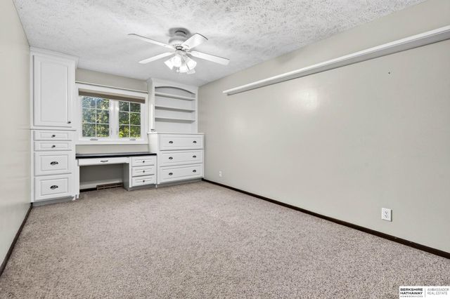 213 Barrington Drive, Gretna, NE 68028