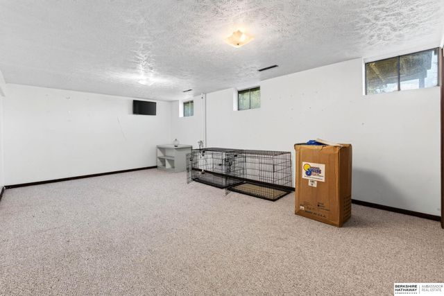 213 Barrington Drive, Gretna, NE 68028