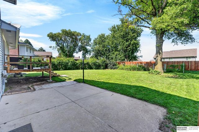 213 Barrington Drive, Gretna, NE 68028