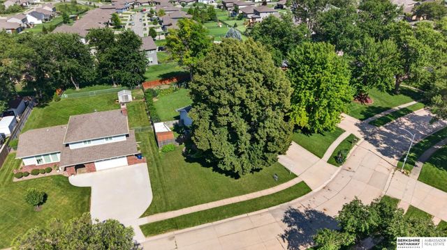 213 Barrington Drive, Gretna, NE 68028