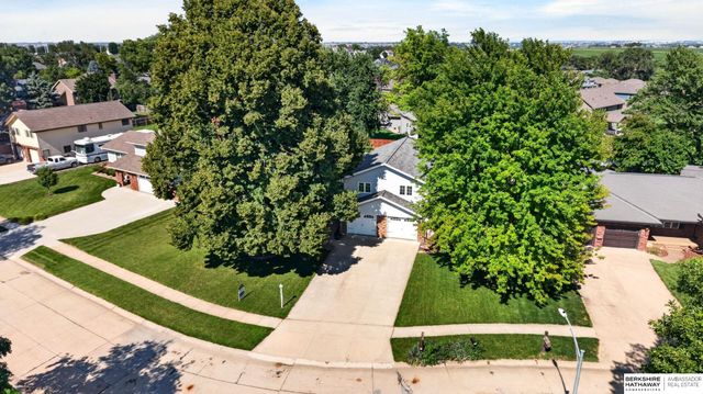 213 Barrington Drive, Gretna, NE 68028