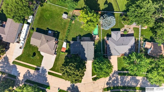 213 Barrington Drive, Gretna, NE 68028